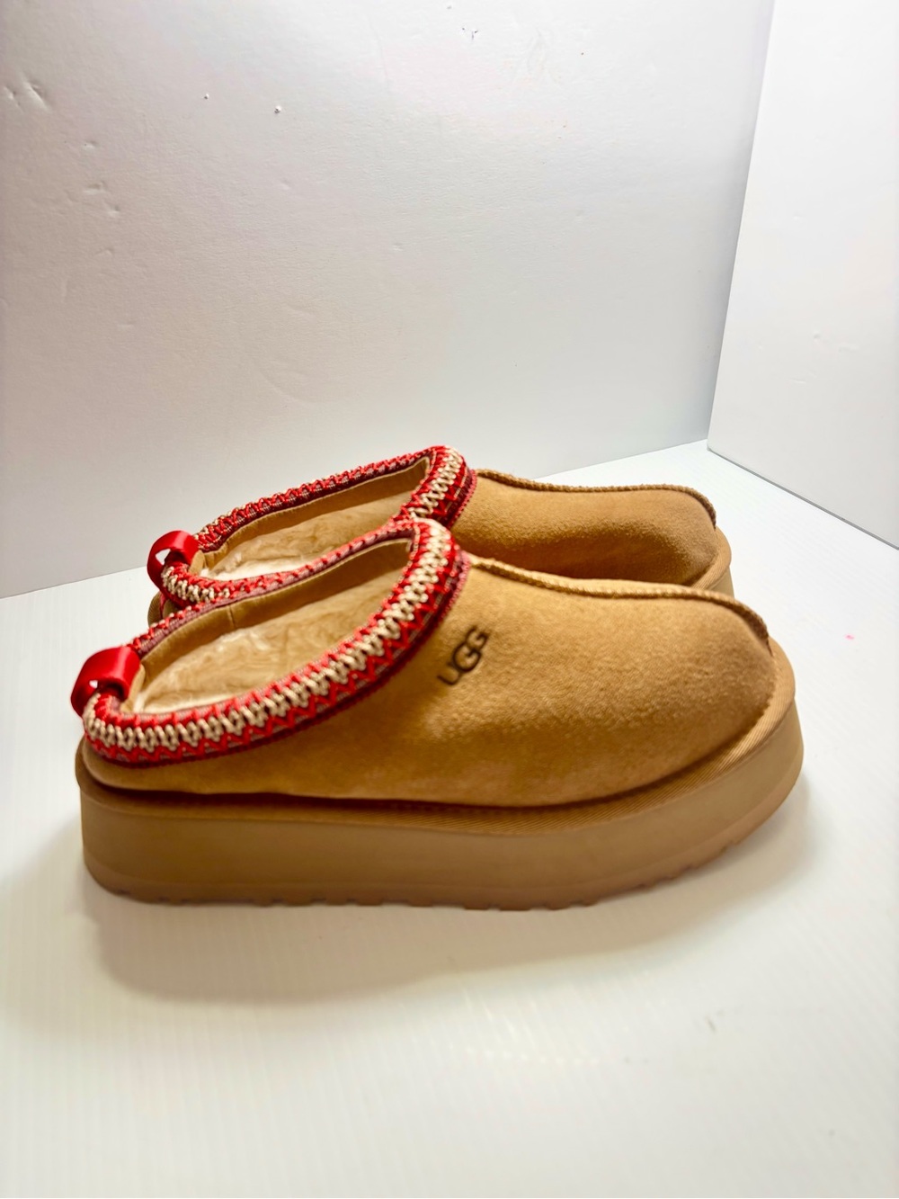 UGG TAZZ II NEW WITHOUT TAGS.